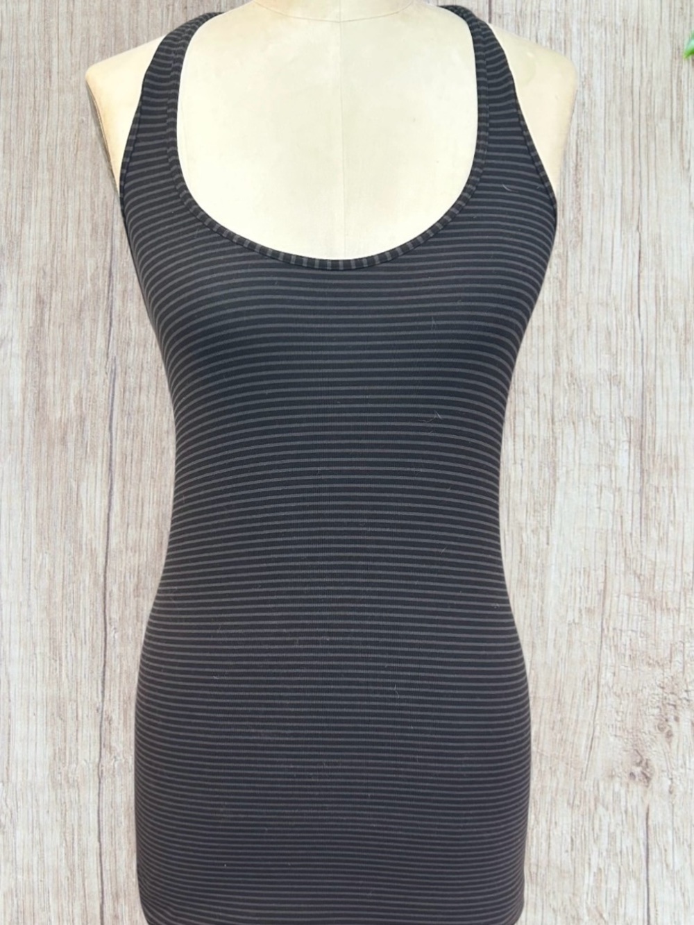 Lululemon Cool Racerback Hyper Stripe Black Long Workout Tank Top - Size XS